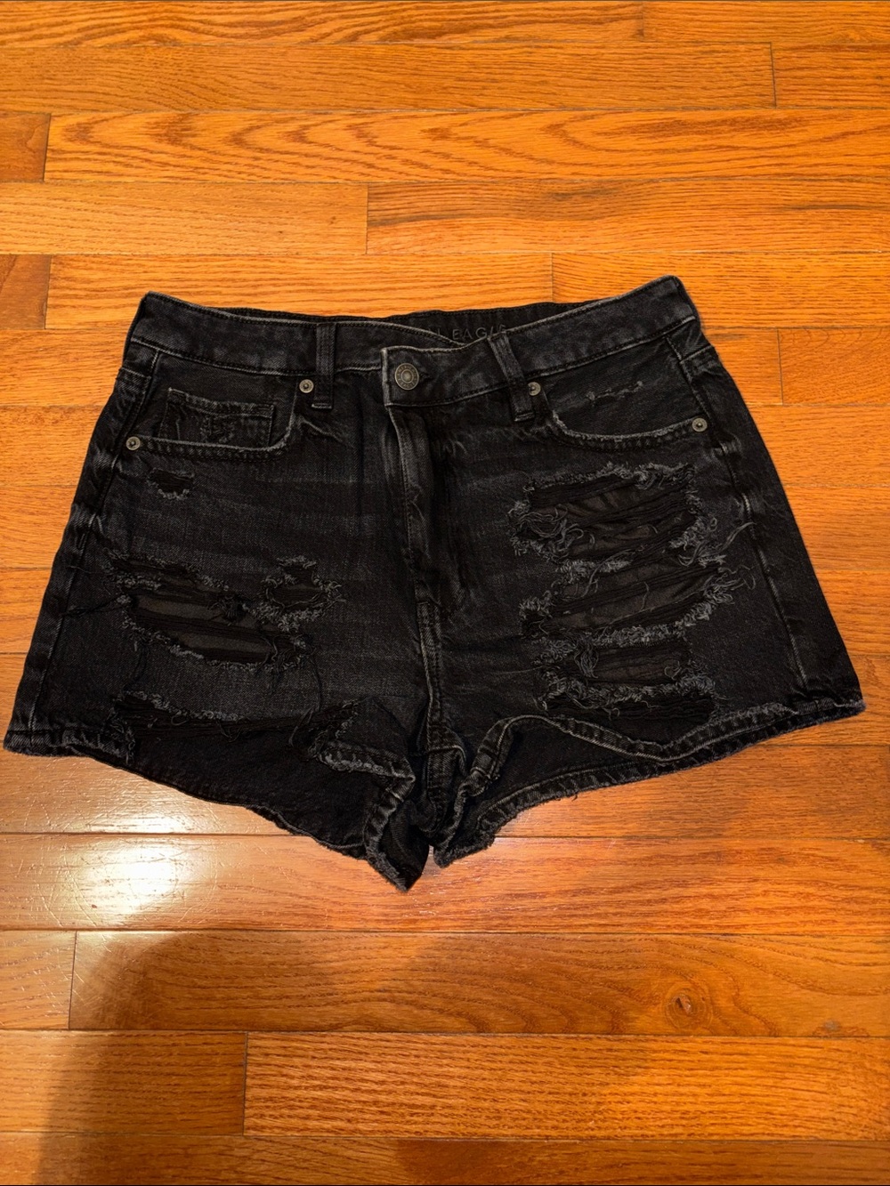 American Eagle Mom Short Distressed Jean Shorts in Black Size 8